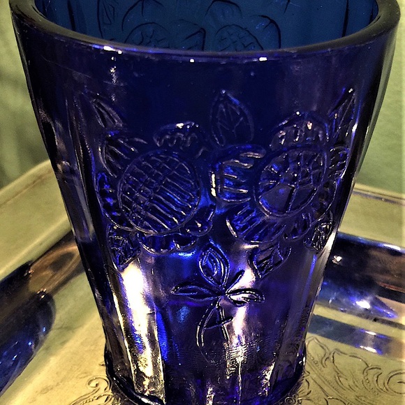 3 Antique Cobalt Blue Glass Tumblers W/ Daisies - Picture 4 of 5